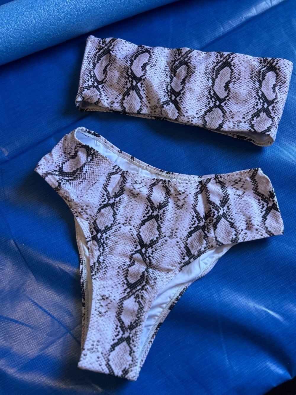 Yira Swimwear 2 piece snake print size M - Picture 4 of 7